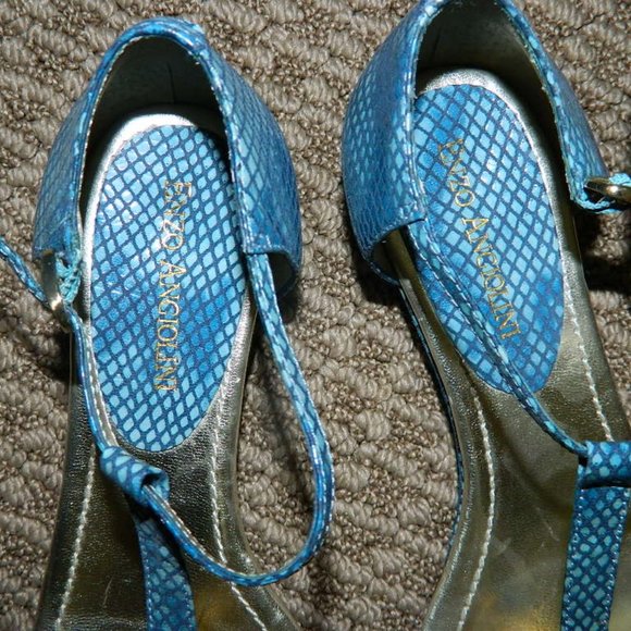 Enzo Angiolini Peacock Blue Snake Embossed Design Low Wedge Sandals , Size 6 - Picture 5 of 9